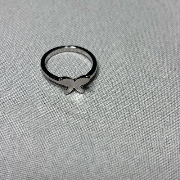 New! Butterfly Silver Tone Ring Size 5 Costume Jewelry Hypoallergenic - Picture 3 of 5